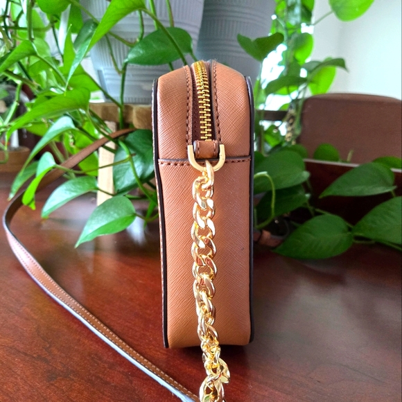 Jet Set Saffiano Leather Crossbody Bag - Picture 4 of 6